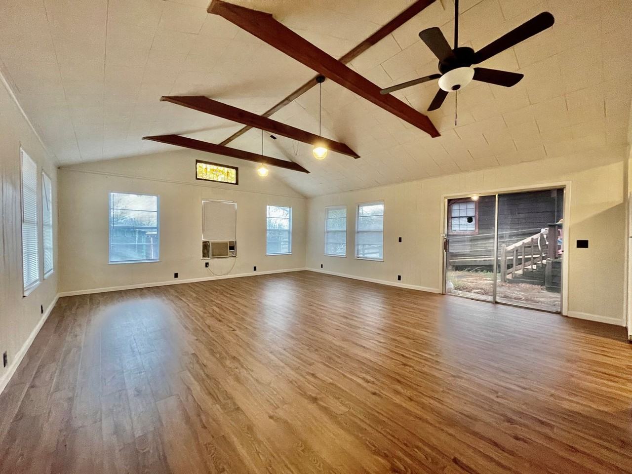 2121 Windy Hill Rd - Photo 2 of 8