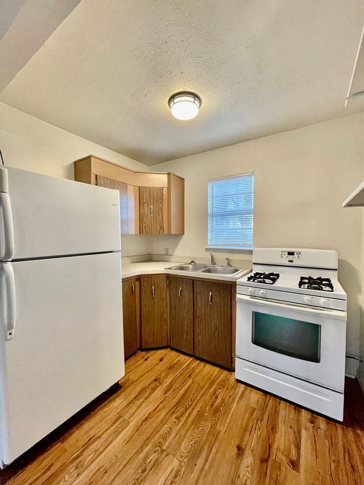 2121 Windy Hill Rd - Photo 4 of 8