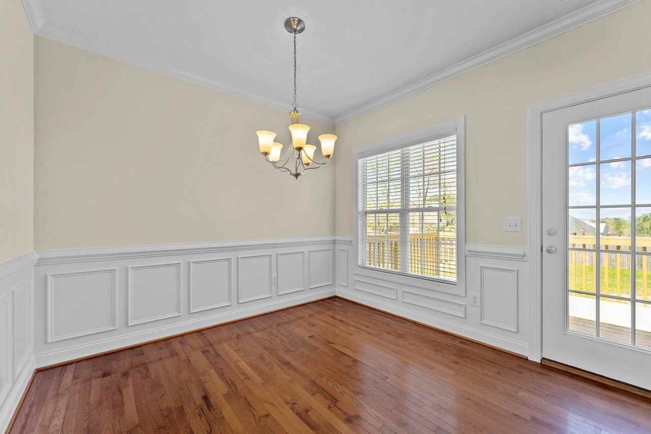 201 Tower Dr - Photo 5 of 17