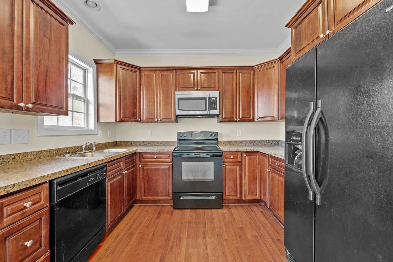 201 Tower Dr - Photo 4 of 17