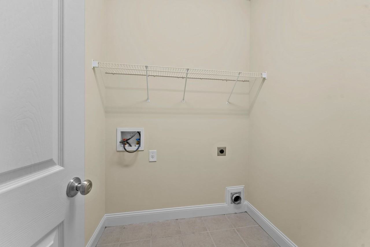 201 Tower Dr - Photo 6 of 17