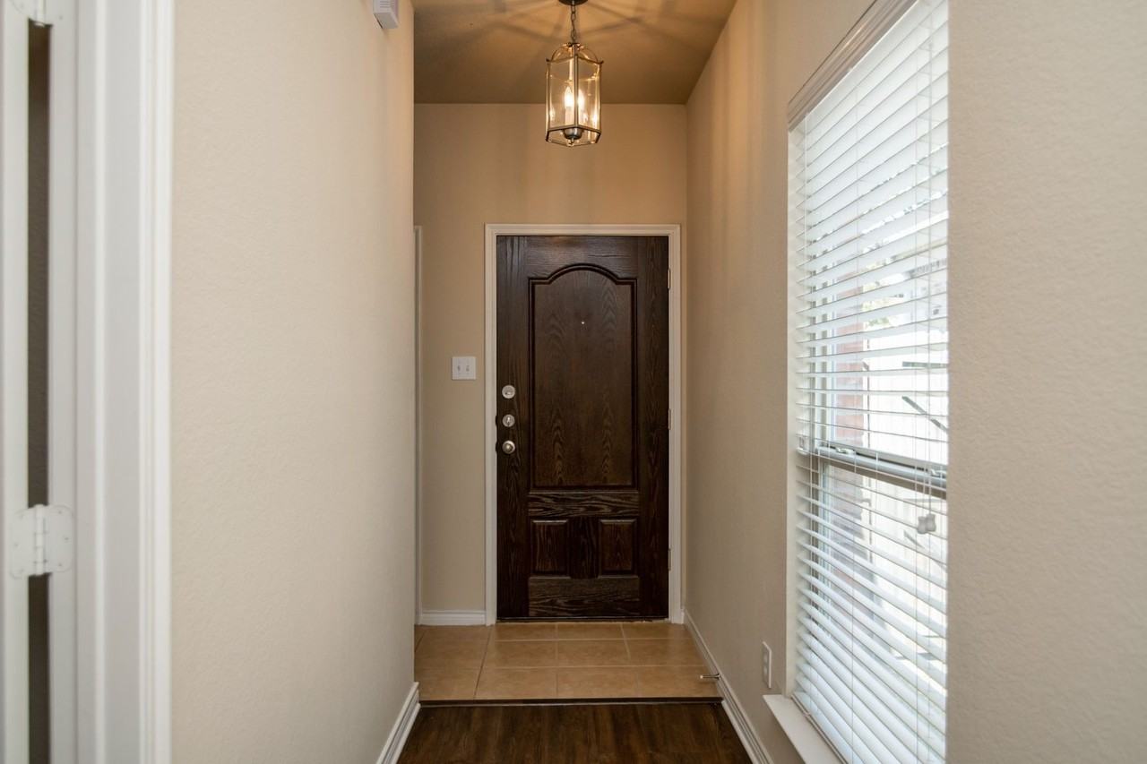 9917 Boyton Canyon Rd - Photo 2 of 18