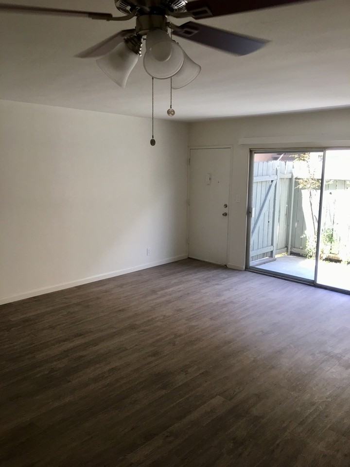 LINDLEY APTS - LINBRA, LP - Photo 6 of 23