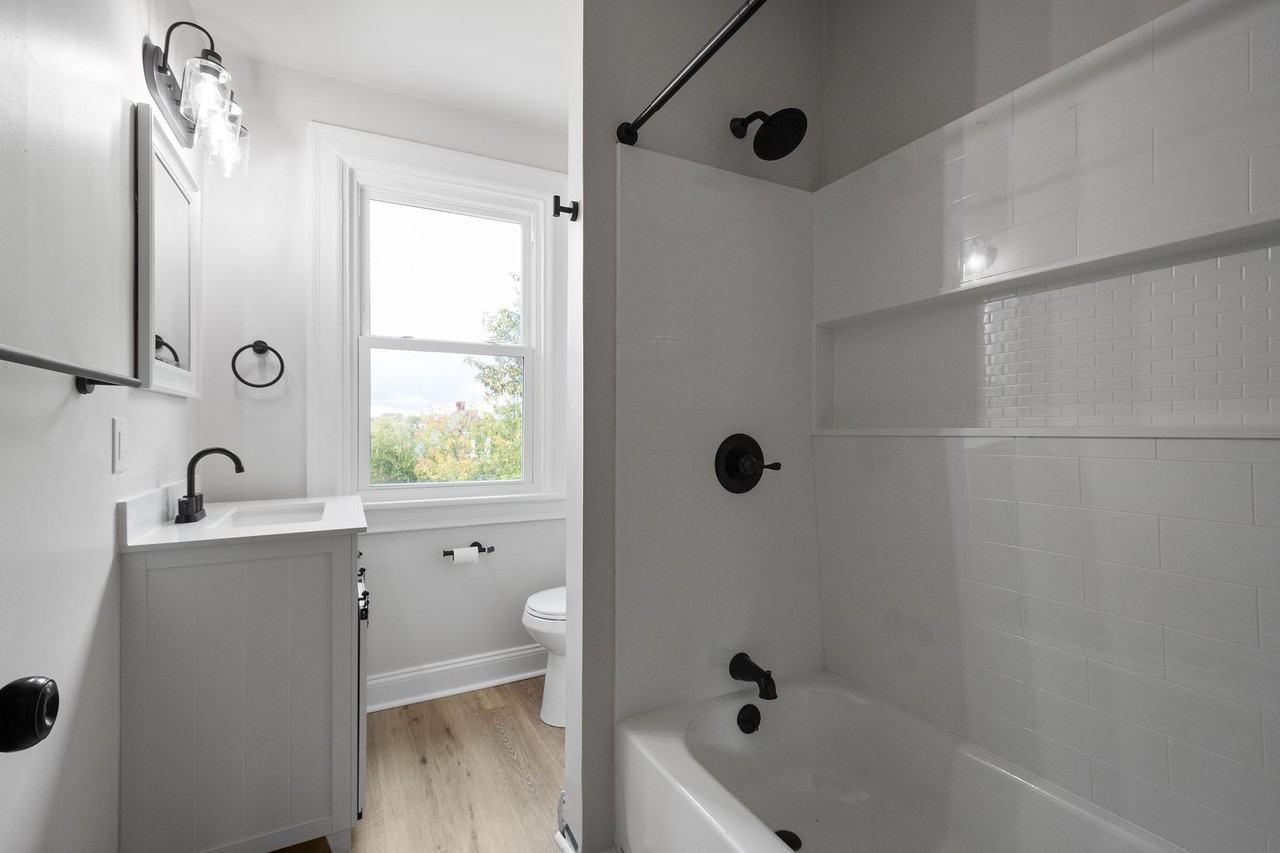 1624 Rutherford Ave - Photo 2 of 32