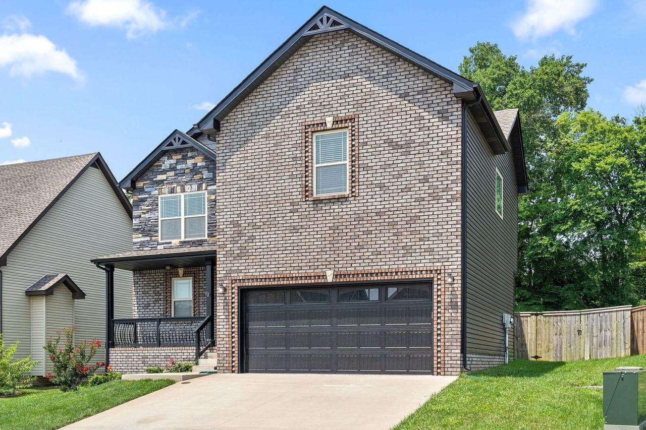 1533 Ellie Piper Cir - Photo 2 of 32