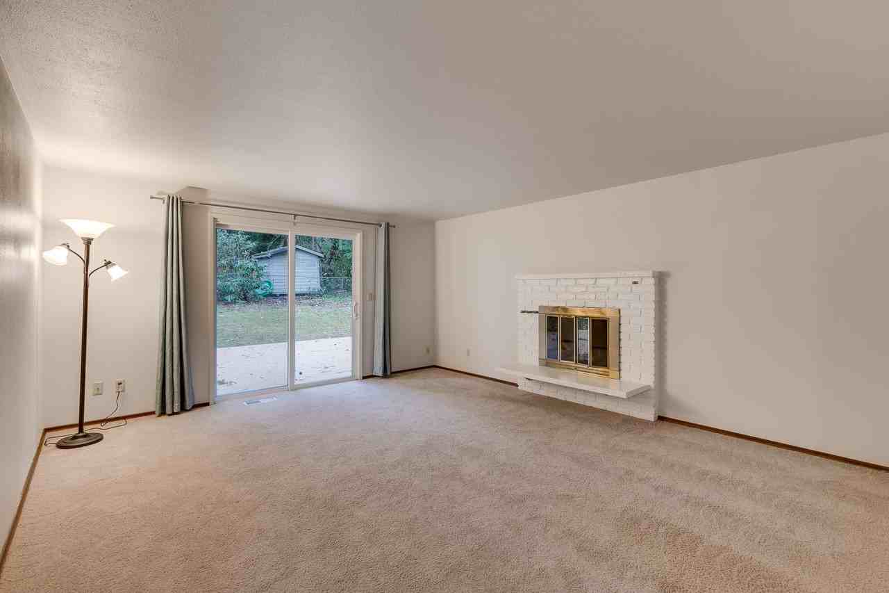 12421 Ne 73rd St - Photo 3 of 19