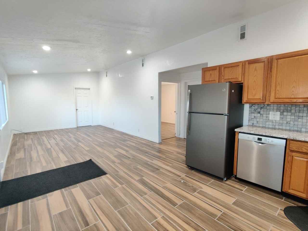 219205 E Bowles Rd - Photo 3 of 27