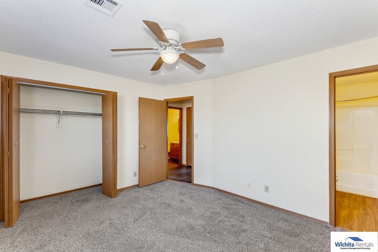 327 N Zachary Dr - Photo 4 of 11