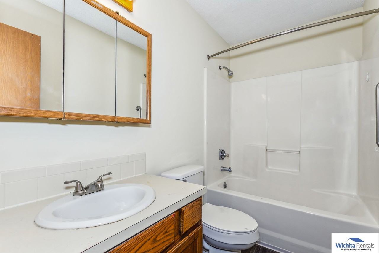 327 N Zachary Dr - Photo 5 of 11