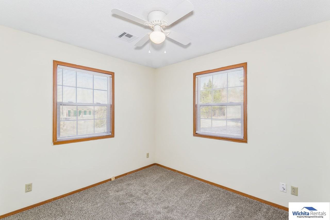 327 N Zachary Dr - Photo 6 of 11