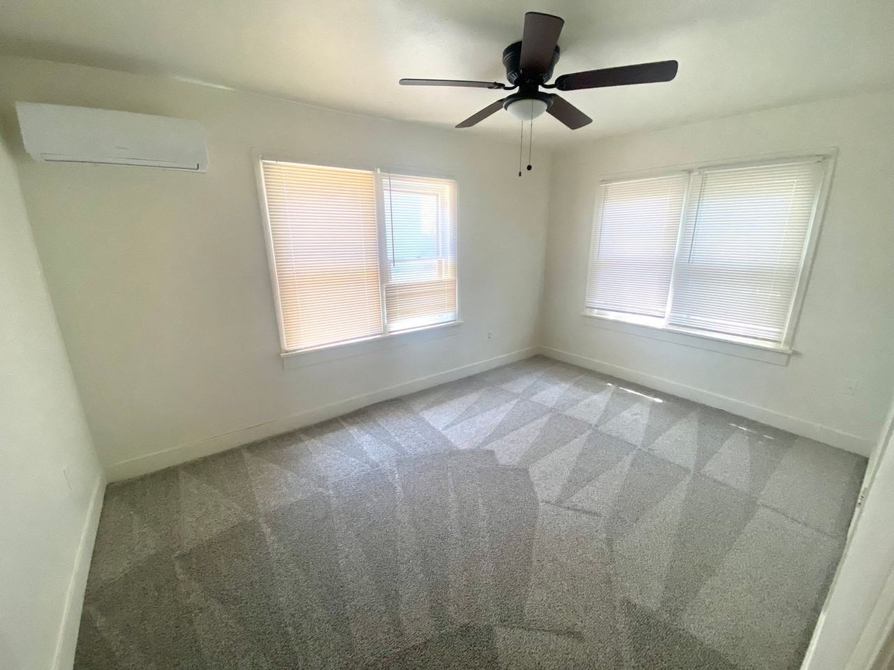 1901 26th St - Photo 5 of 10