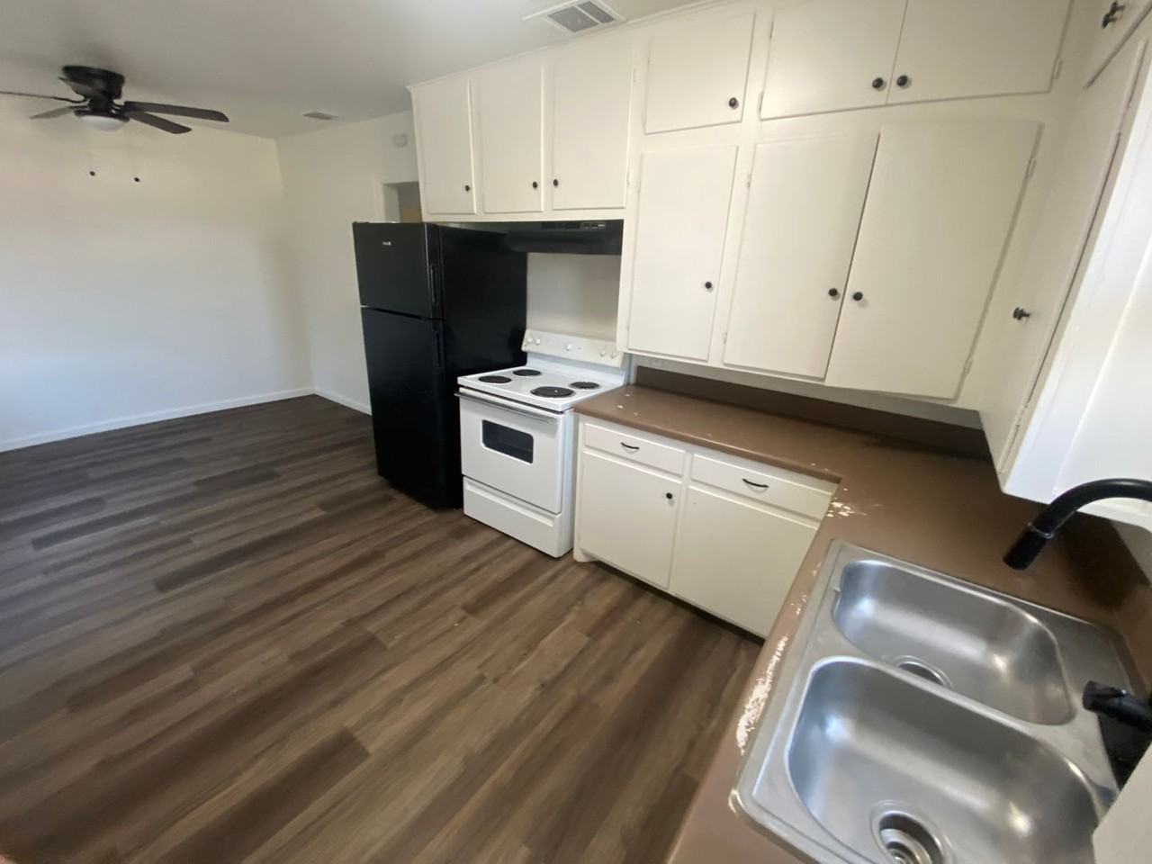 1901 26th St - Photo 7 of 10
