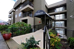 Nature's Haven: Rooftop, Views, Walk to park & beach! - Photo 1 of 1