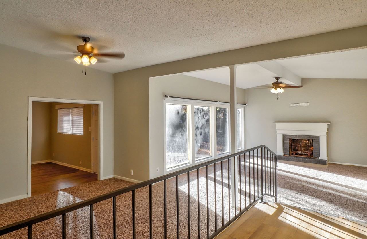 420 Esther St - Photo 2 of 13