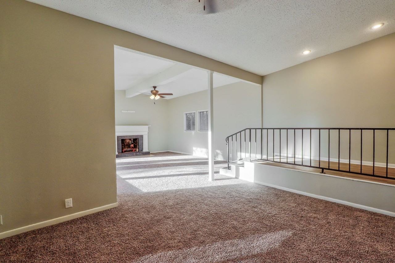 420 Esther St - Photo 4 of 13