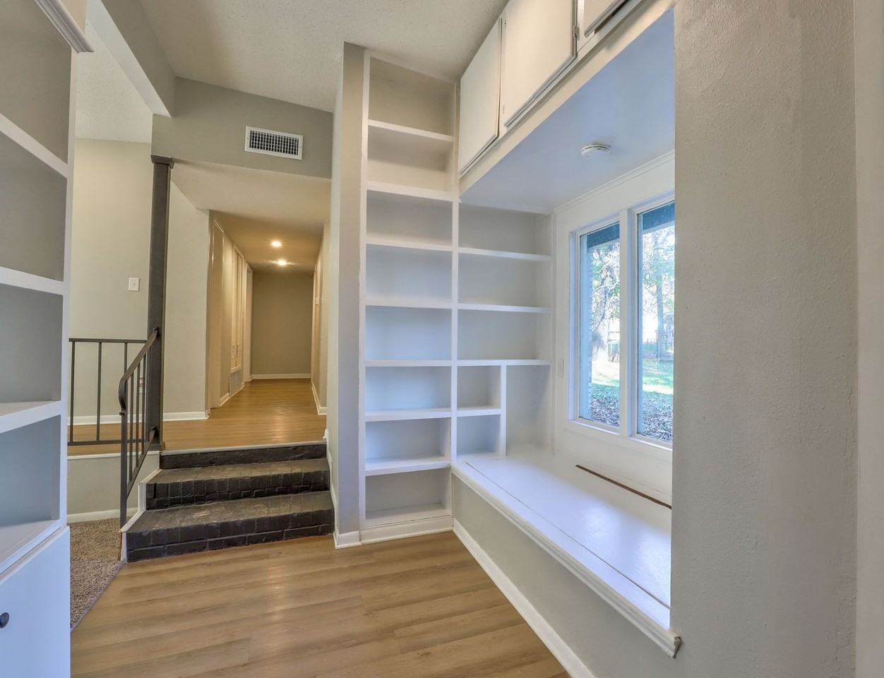 420 Esther St - Photo 6 of 13