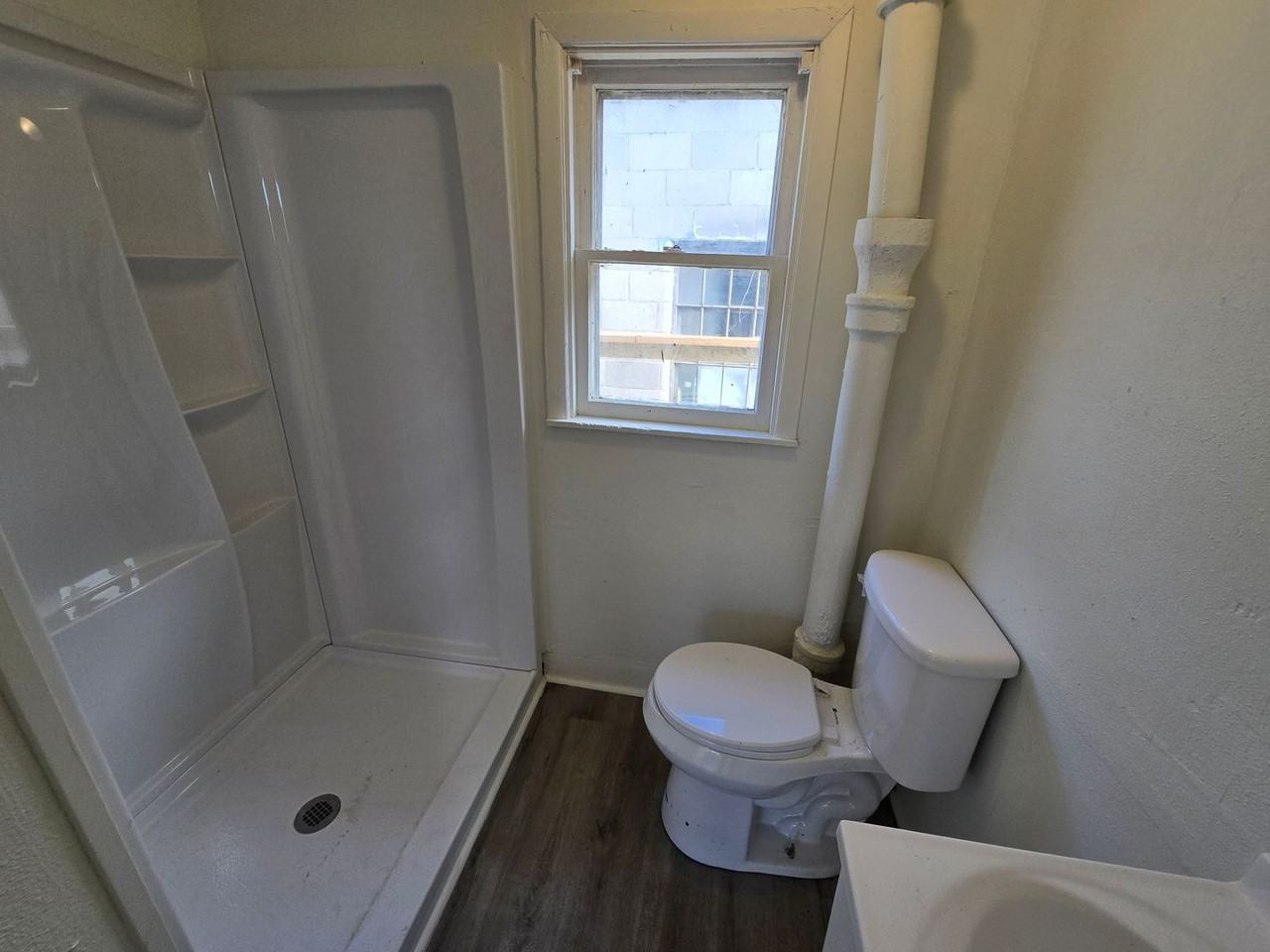 406 W 16th St - Photo 2 of 6