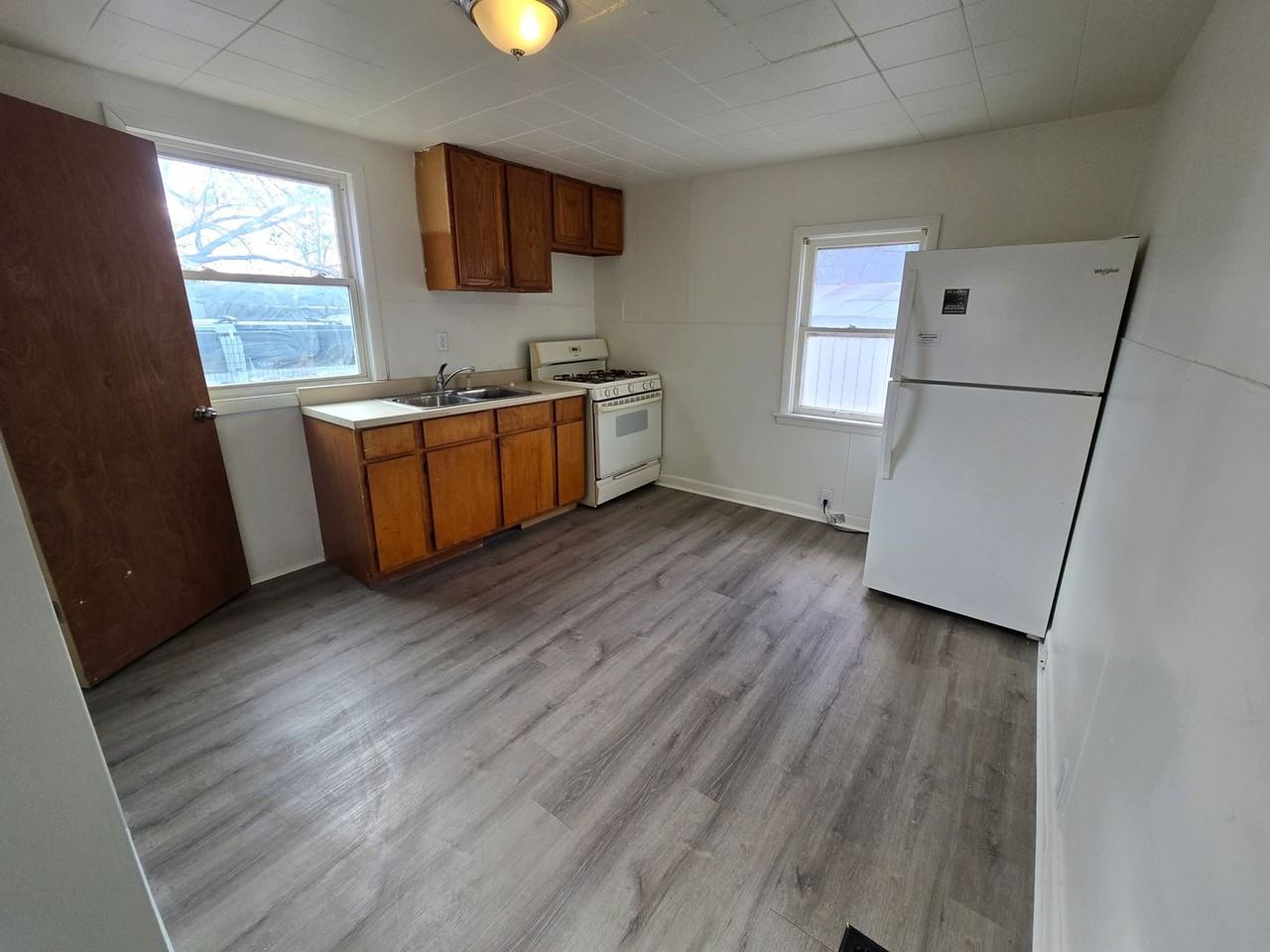 406 W 16th St - Photo 3 of 6