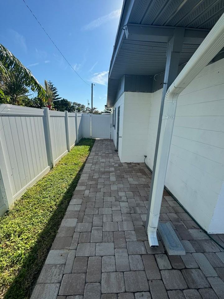 673 Bermuda Rd - Photo 3 of 35