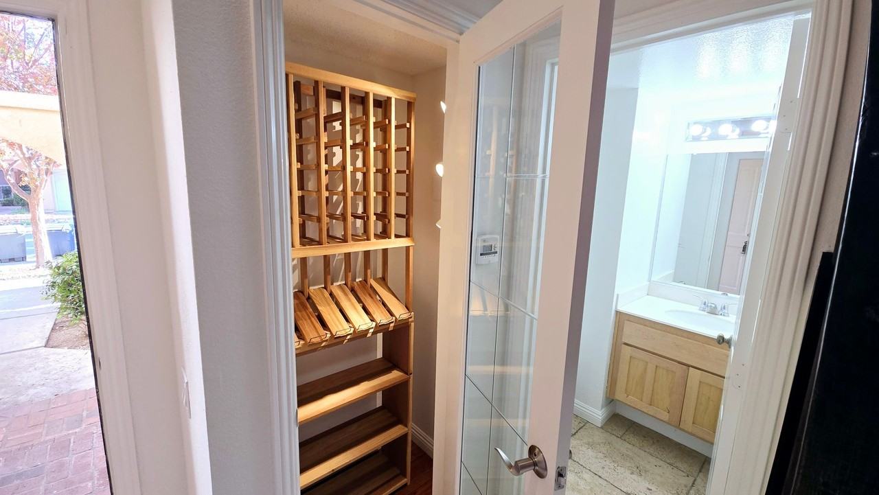 19005 Canyon Circle Dr - Photo 3 of 18
