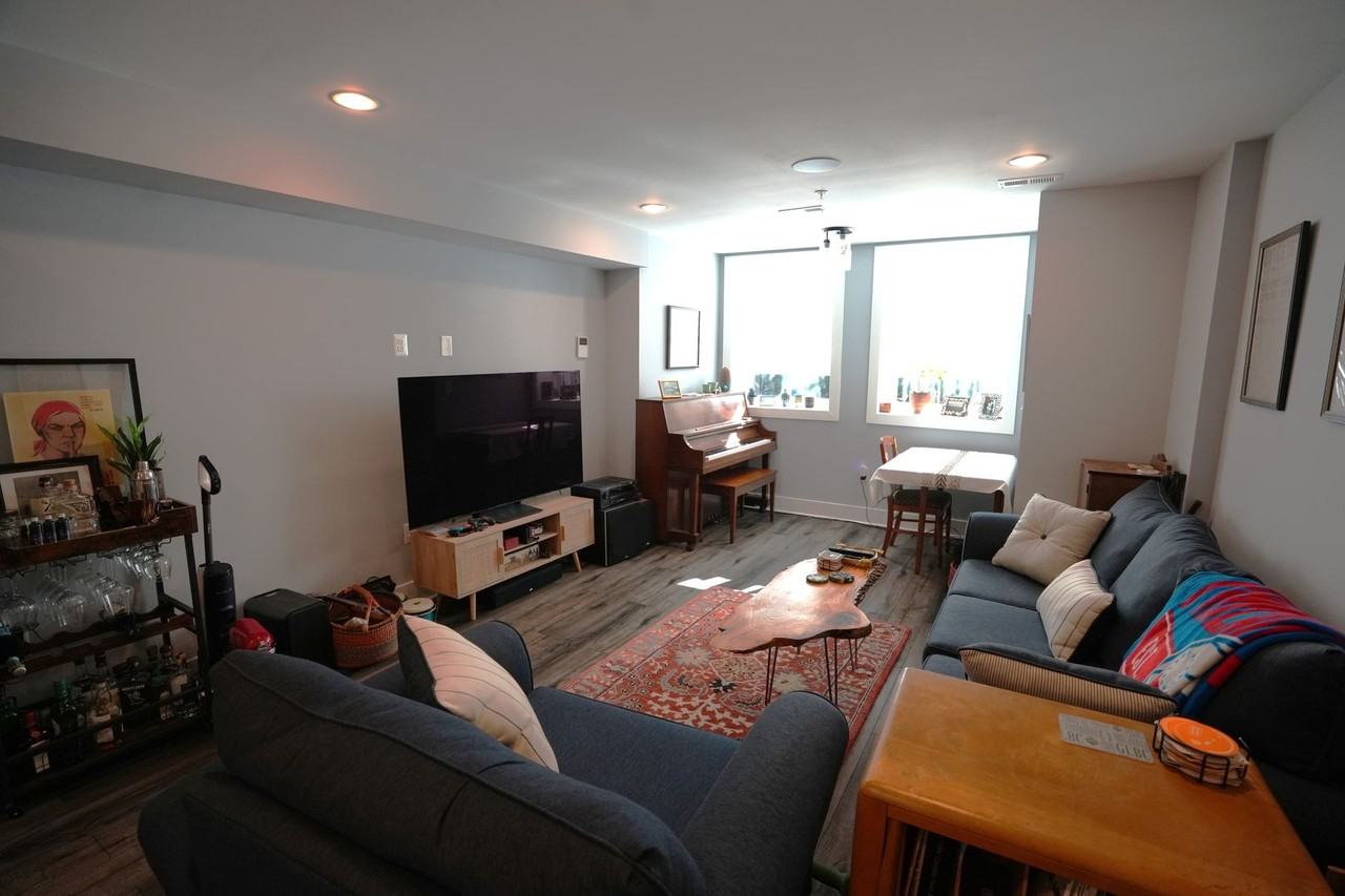 911 T St Nw - Photo 2 of 25