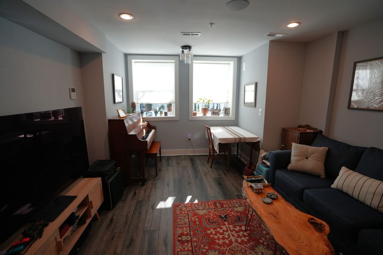 911 T St Nw - Photo 3 of 25