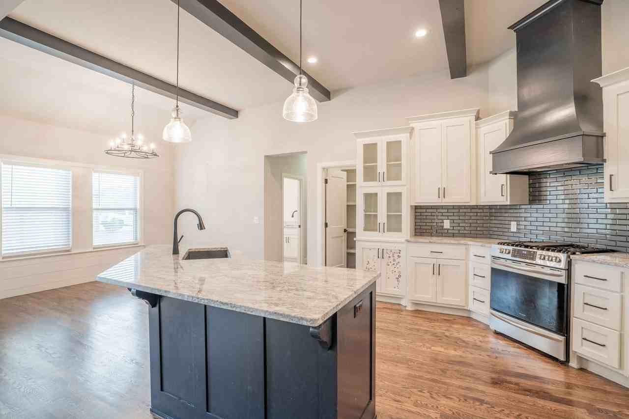 1340 E Teresa Ave - Photo 4 of 26