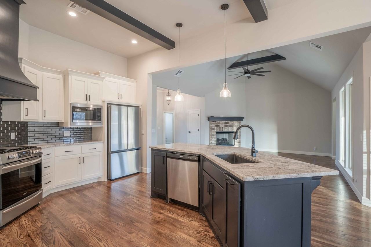 1340 E Teresa Ave - Photo 6 of 26