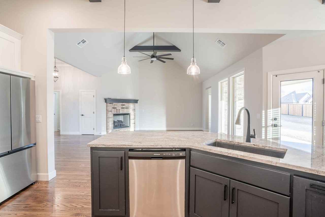 1340 E Teresa Ave - Photo 7 of 26