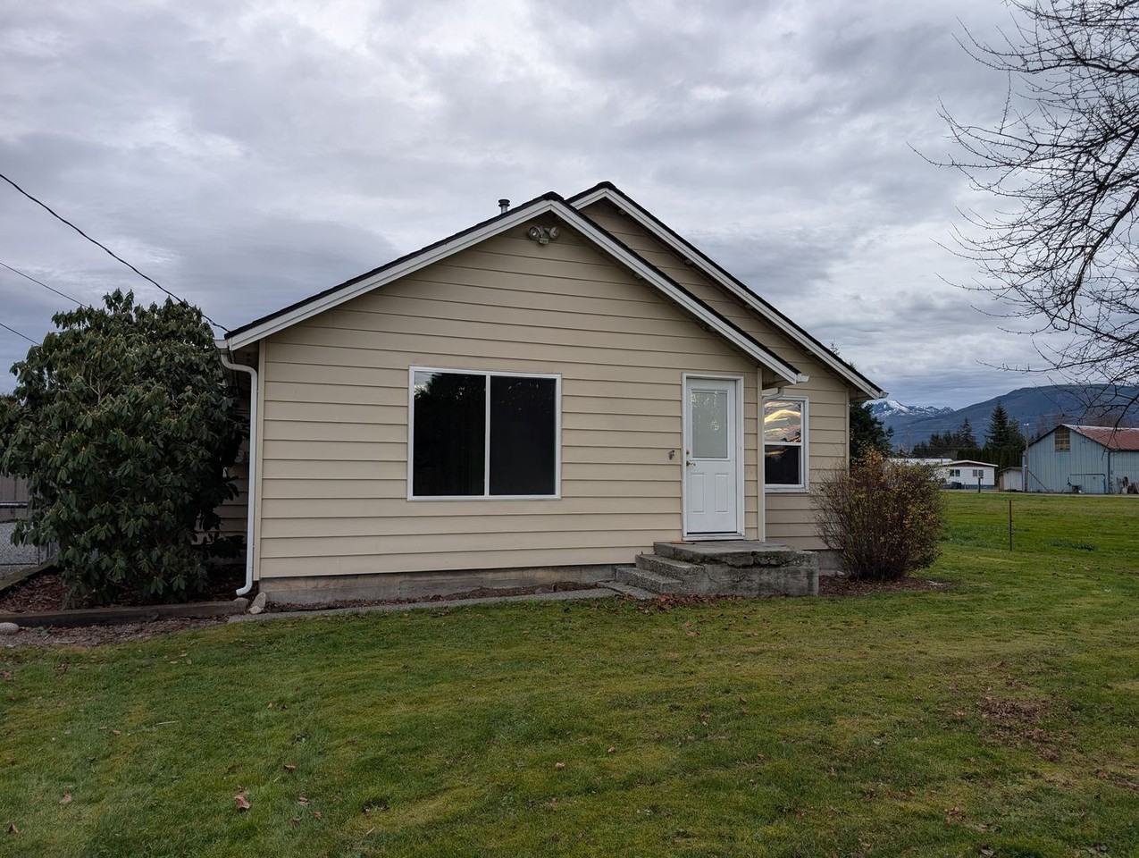 509 N Township St - Photo 2 of 12