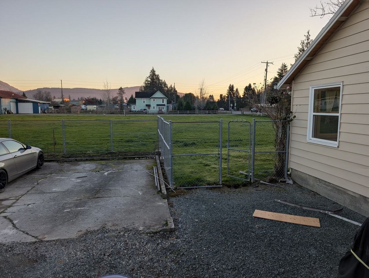 509 N Township St - Photo 3 of 12