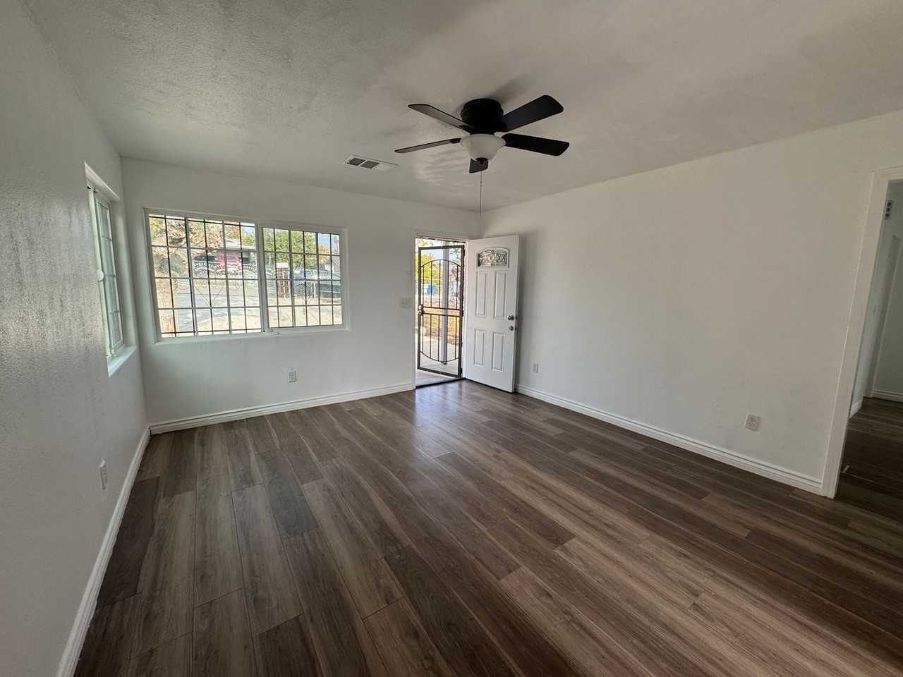 1201 Pearl St - Photo 3 of 9