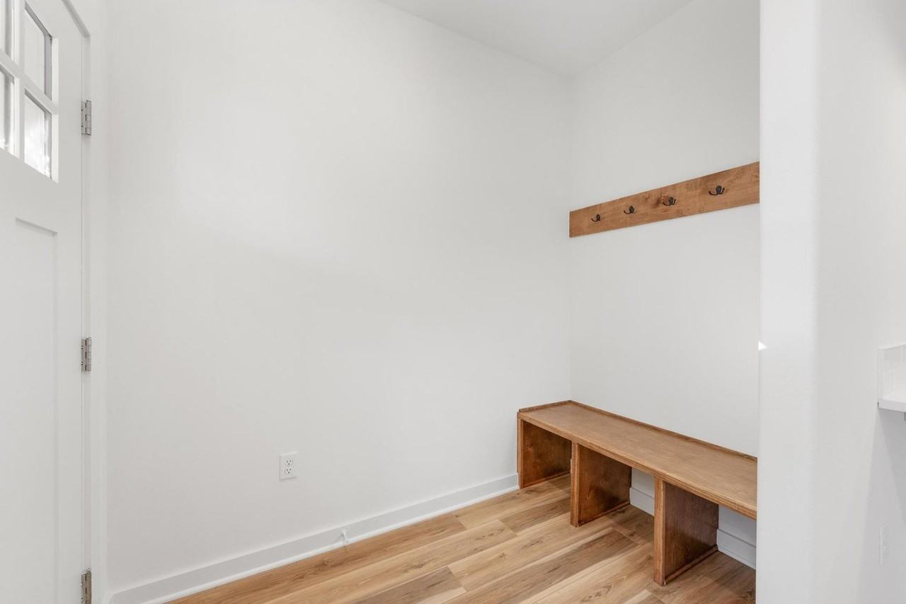 2325 S Spring Hill Ct - Photo 3 of 29
