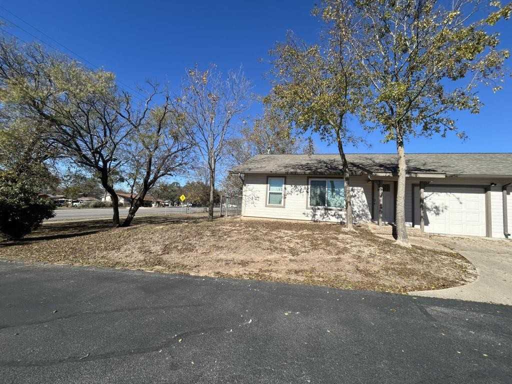 1029 N Water St - Photo 5 of 32