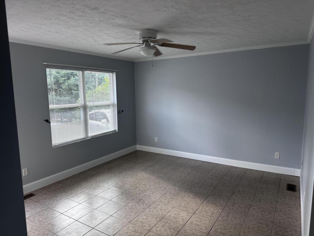 201 Correll Ln Apt 1 - Photo 3 of 9