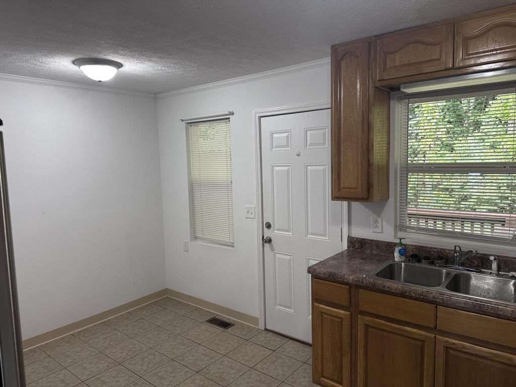 201 Correll Ln Apt 1 - Photo 4 of 9