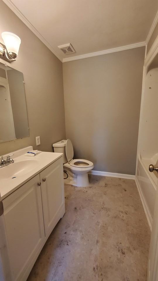 1011 Webb Ln - Photo 2 of 11