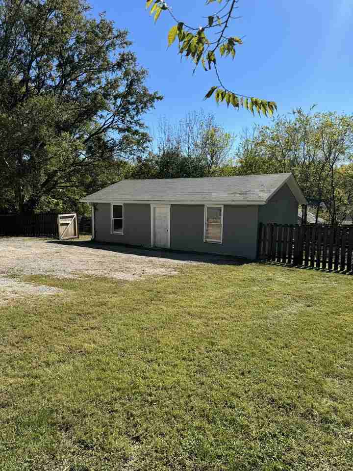 1020 Sharpe Ave - Photo 3 of 25