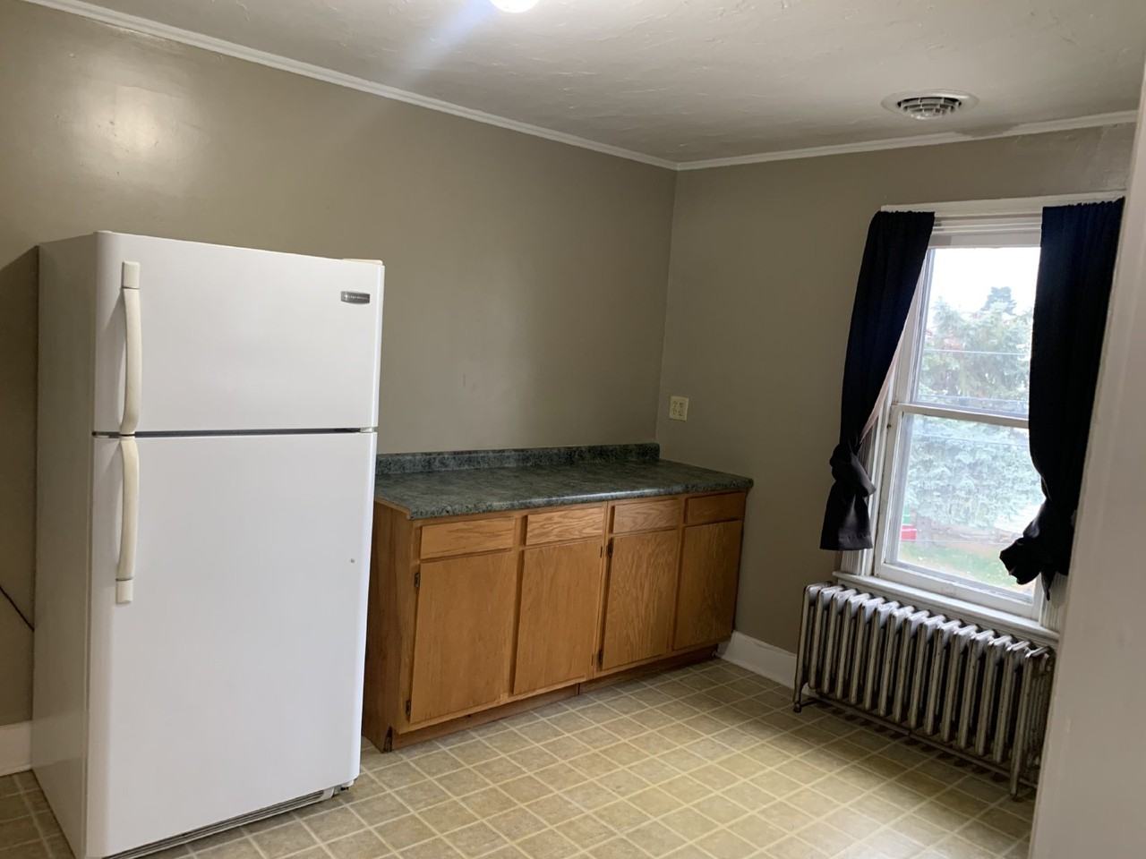 401 E Hanover St - Photo 3 of 9