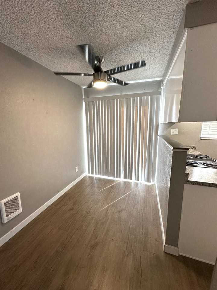 3010 Kauffman Ave #B - Photo 5 of 14