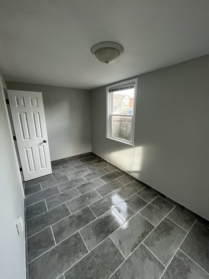 1136 S 31st St #4 - Photo 4 of 12