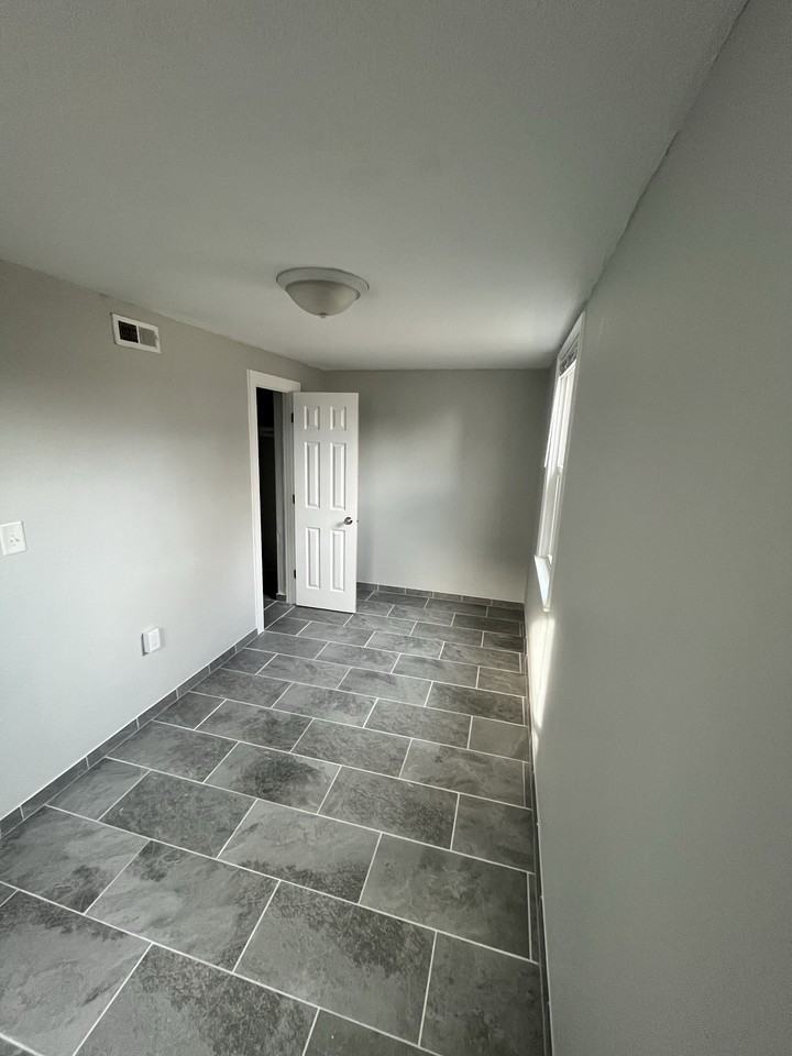 1136 S 31st St #4 - Photo 5 of 12