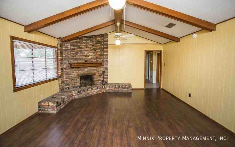 4816 8th St - Photo 6 of 31