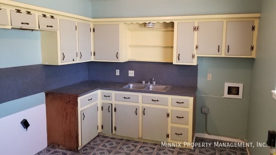 703 W 4th St - Photo 2 of 17