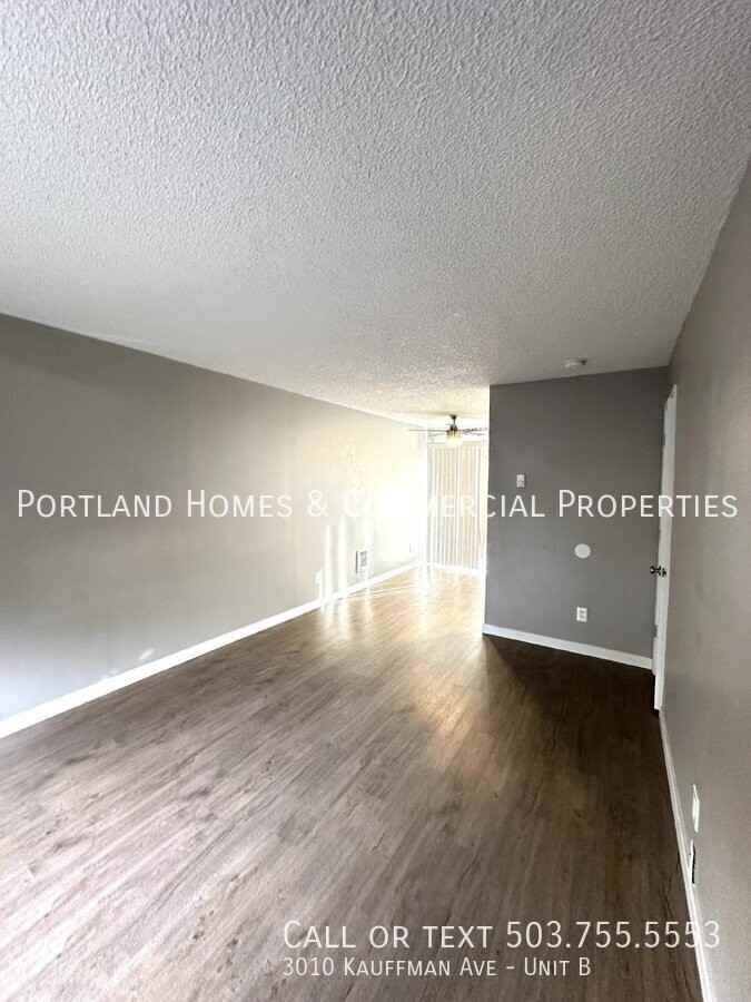 3010 Kauffman Ave Apt B - Photo 3 of 22