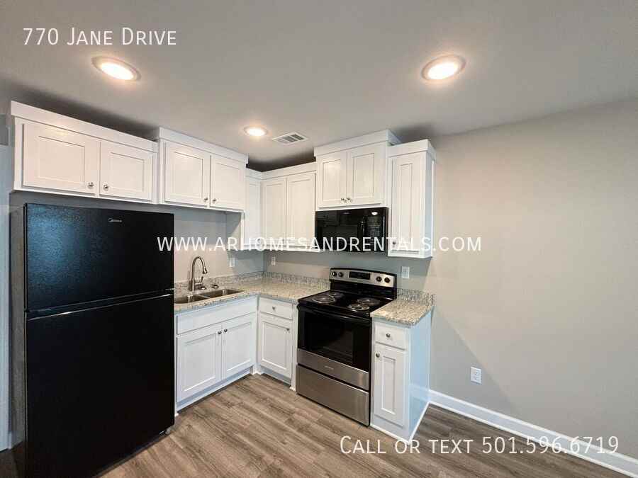 770 Jones Rd - Photo 3 of 6