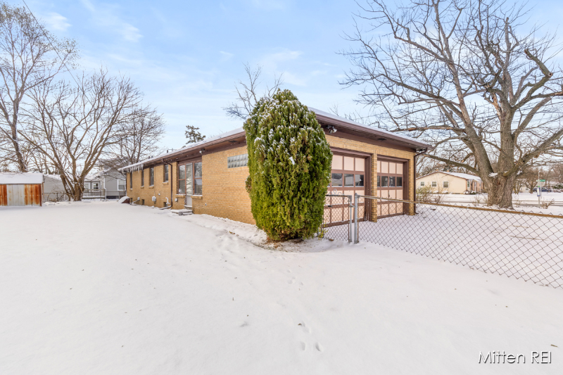3460 Clyde Park Ave Sw - Photo 2 of 19