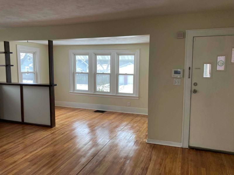 1109 Sunnycrest Rd - Photo 2 of 17
