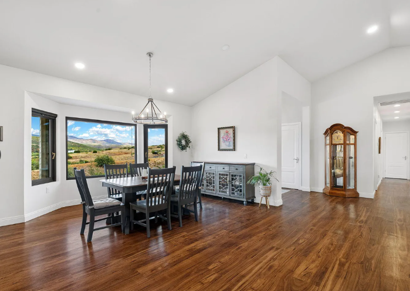 2585 S Reno Dr - Photo 3 of 17