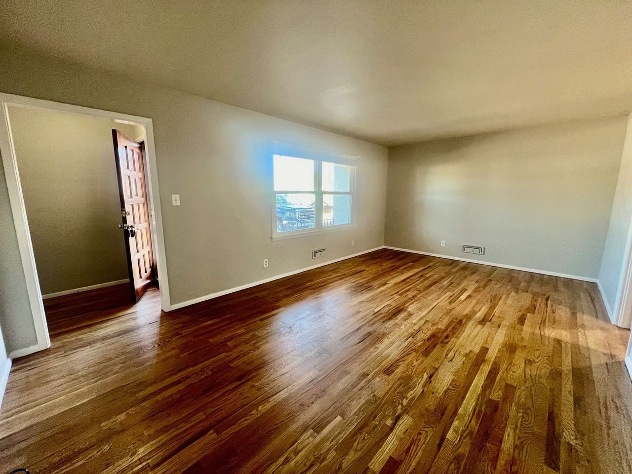 2427 N Logan Ave - Photo 3 of 15